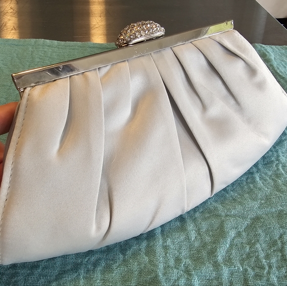 Vintage La Regale Clutch/Shoulder Bag with rhinestone clasp closure (light grey/ - Picture 2 of 10